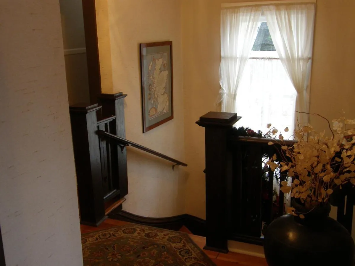 Fisher House Victoria Bed And Breakfast