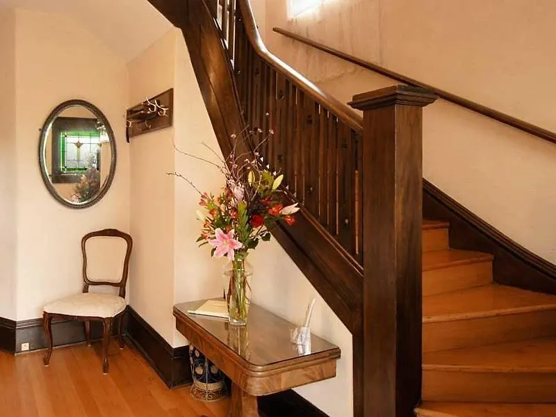 Fisher House Victoria Bed And Breakfast
