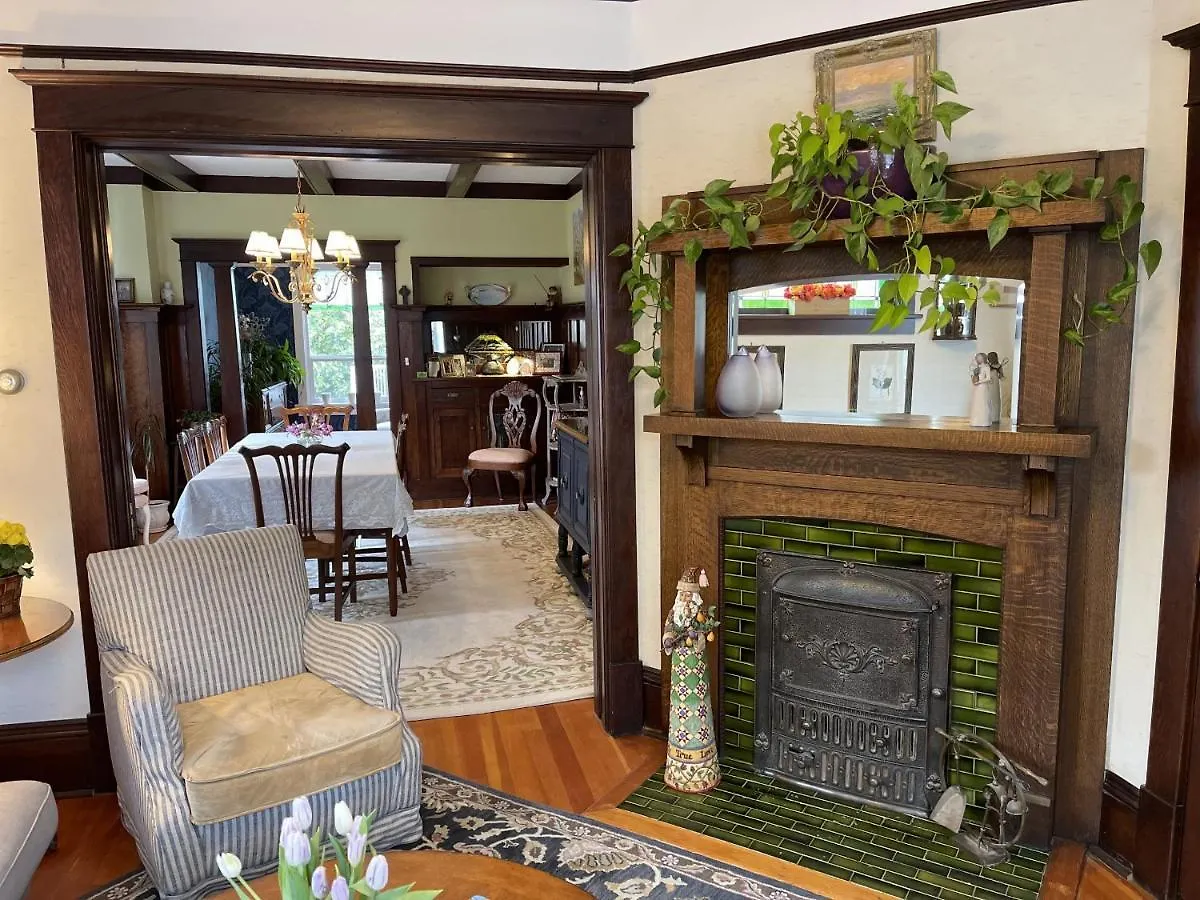 Fisher House Victoria Bed And Breakfast Frühstückspension