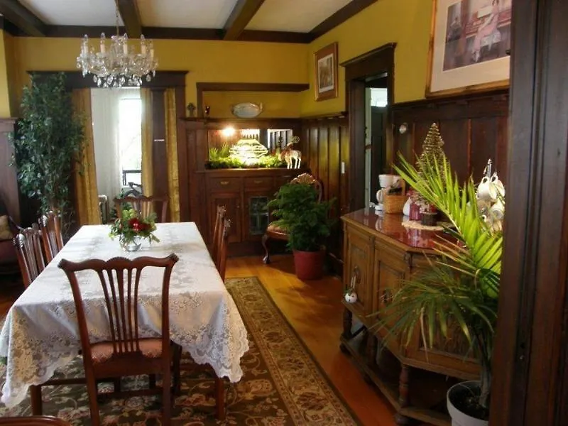 Bed & Breakfast Fisher House Victoria Bed And Breakfast
