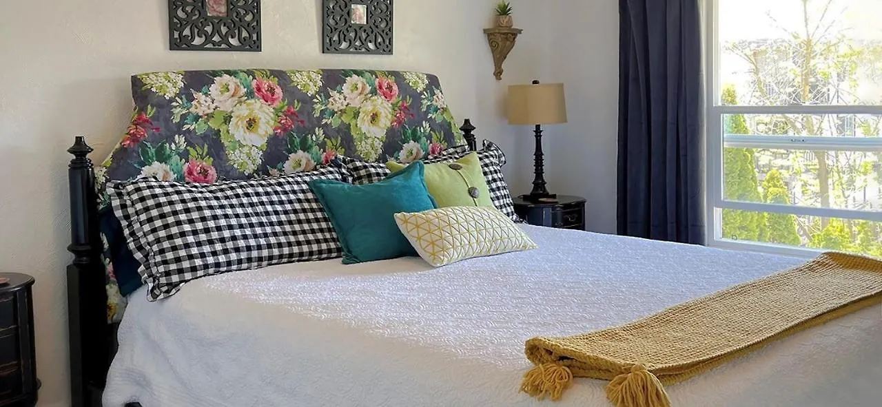 Fisher House Victoria Bed And Breakfast