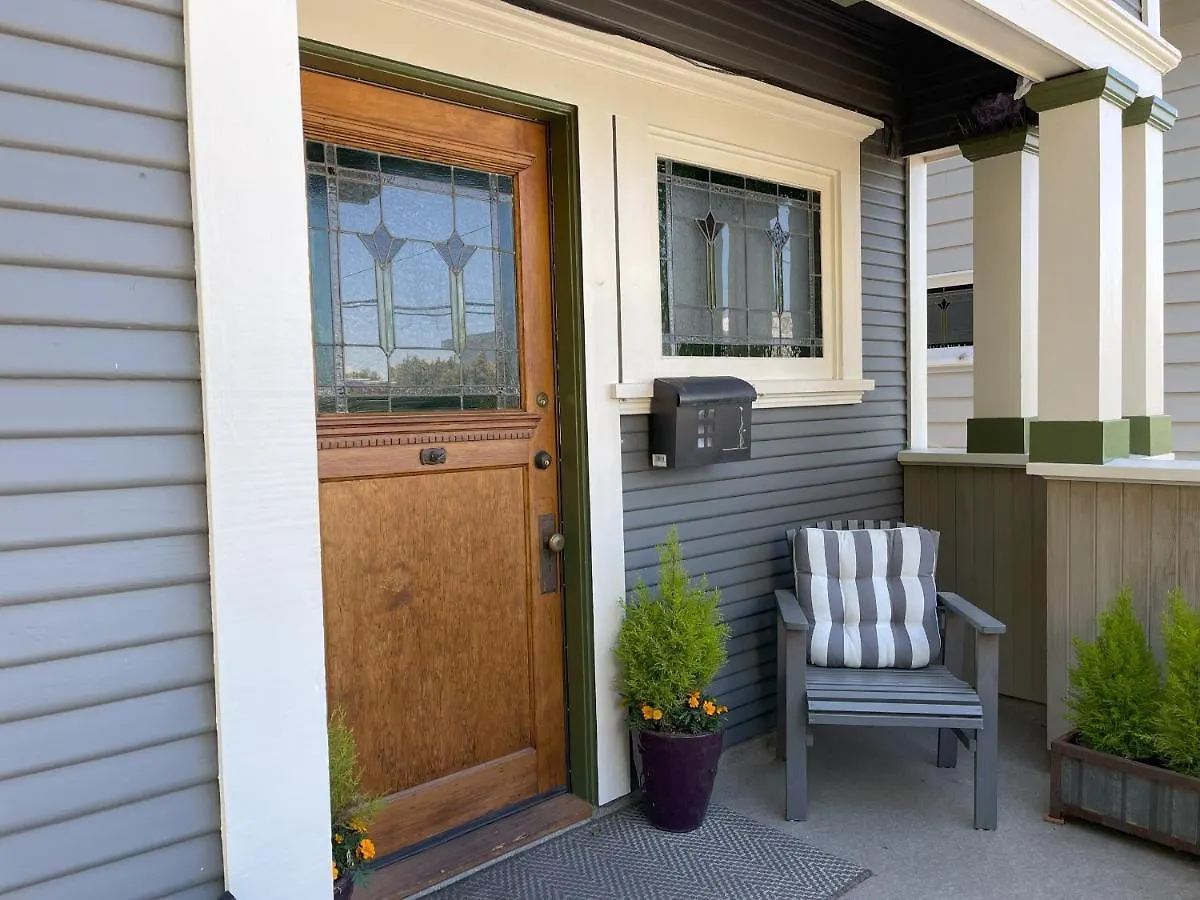 Fisher House Victoria Bed And Breakfast Bed & Breakfast