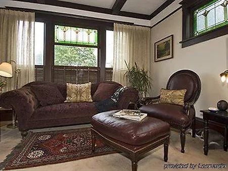 Fisher House Victoria Bed And Breakfast Bed & Breakfast